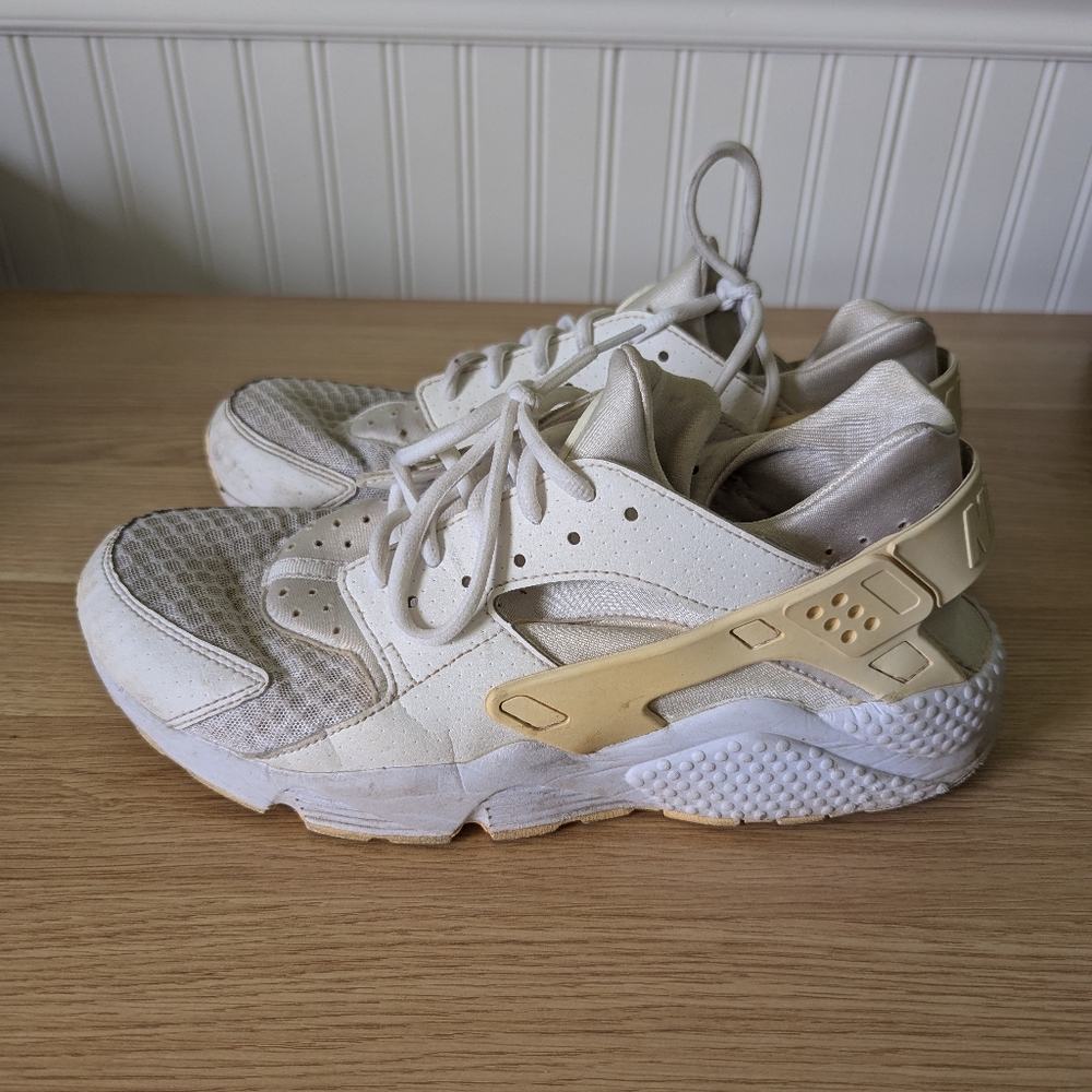 Nike huarache white